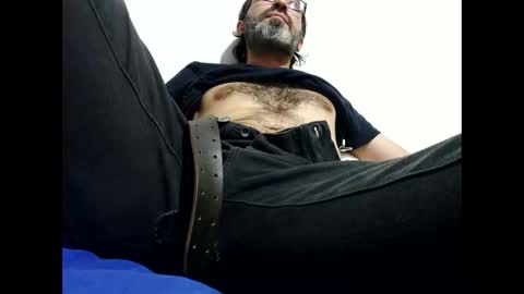 Snapshot of luis2988z chatting on 18, 3, 2026 Hairyman online show from 18, 3, 2026