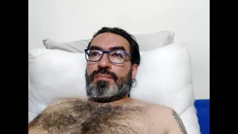 Snapshot of luis2988z chatting on 1, 4, 2026 Hairyman online show from 1, 4, 2026