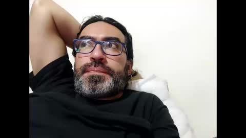 Snapshot of luis2988z chatting on 14, 4, 2026 Hairyman online show from 14, 4, 2026