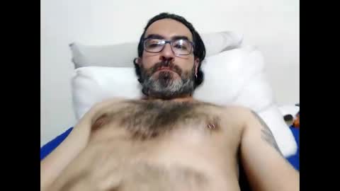 Snapshot of luis2988z chatting on 17, 4, 2026 Hairyman online show from 17, 4, 2026