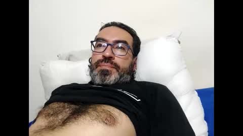 Snapshot of luis2988z chatting on 21, 4, 2026 Hairyman online show from 21, 4, 2026