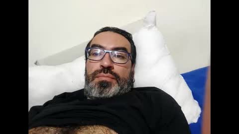 Snapshot of luis2988z chatting on 23, 4, 2026 Hairyman online show from 23, 4, 2026