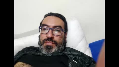Snapshot of luis2988z chatting on 26, 4, 2026 Hairyman online show from 26, 4, 2026