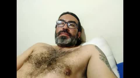 Snapshot of luis2988z chatting on 28, 4, 2026 Hairyman online show from 28, 4, 2026