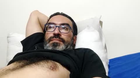 Snapshot of luis2988z chatting on 30, 4, 2026 Hairyman online show from 30, 4, 2026