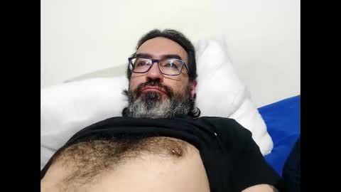Snapshot of luis2988z chatting on 3, 5, 2026 Hairyman online show from 3, 5, 2026