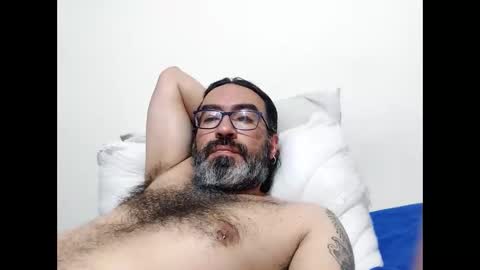 Snapshot of luis2988z chatting on 3, 5, 2026 Hairyman online show from 3, 5, 2026