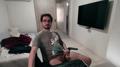 Snapshot of luis_flr chatting on 10, 1, 2025 luis_flr online show from 10, 1, 2025