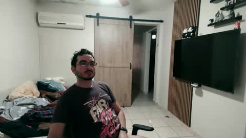 luis_flr online show from 1, 2, 2026