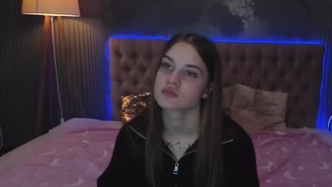 Snapshot of luisaclover chatting on 10, 11, 2025 LuisaClover online show from 10, 11, 2025