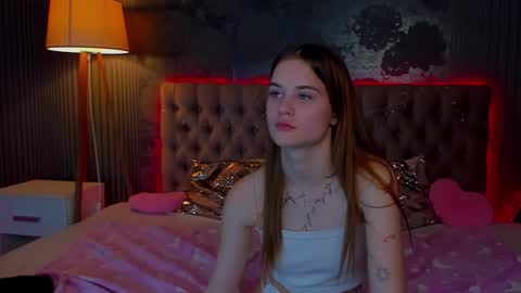 Snapshot of luisaclover chatting on 29, 11, 2025 LuisaClover online show from 29, 11, 2025