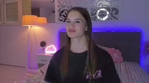Snapshot of luisaclover chatting on 5, 7, 2026 LuisaClover online show from 5, 7, 2026