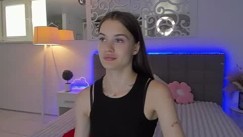 Snapshot of luisaclover chatting on 25, 7, 2026 LuisaClover online show from 25, 7, 2026