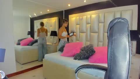 Snapshot of luisajonnes_ chatting on 15, 6, 2026 Luisa online show from 15, 6, 2026