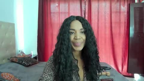 Snapshot of luissa_s1 chatting on 1, 12, 2025 Luissa online show from 1, 12, 2025