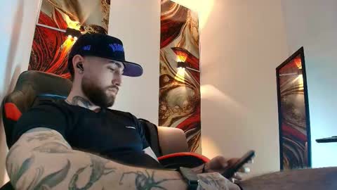 Snapshot of luke_davis01 chatting on 18, 3, 2026 LUKE online show from 18, 3, 2026