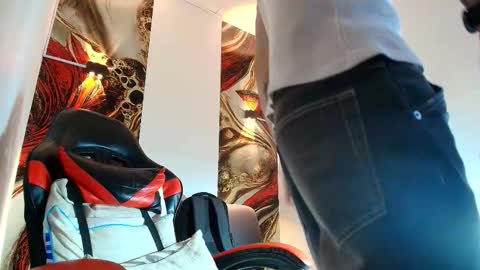 Snapshot of luke_davis01 chatting on 20, 3, 2026 LUKE online show from 20, 3, 2026