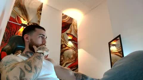 Snapshot of luke_davis01 chatting on 15, 4, 2026 LUKE online show from 15, 4, 2026