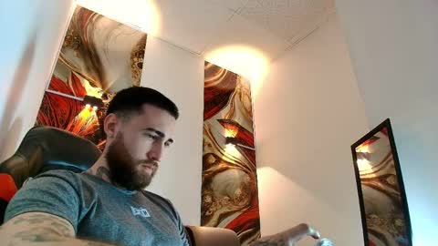 Snapshot of luke_davis01 chatting on 16, 4, 2026 LUKE online show from 16, 4, 2026