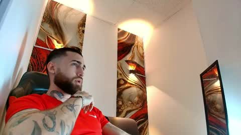 Snapshot of luke_davis01 chatting on 18, 4, 2026 LUKE online show from 18, 4, 2026