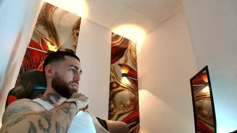 Snapshot of luke_davis01 chatting on 21, 4, 2026 LUKE online show from 21, 4, 2026