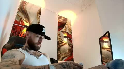 Snapshot of luke_davis01 chatting on 25, 4, 2026 LUKE online show from 25, 4, 2026