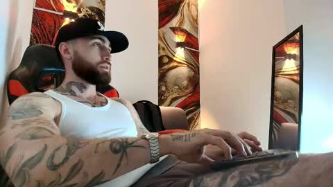 Snapshot of luke_davis01 chatting on 25, 4, 2026 LUKE online show from 25, 4, 2026