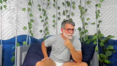 Snapshot of lukecrews chatting on 10, 2, 2025 Luke Crews online show from 10, 2, 2025