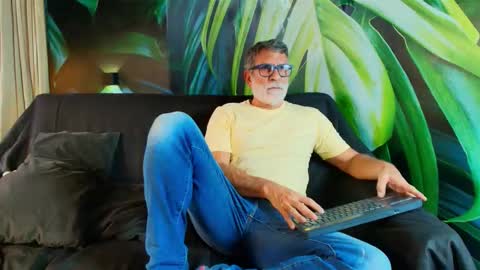 Snapshot of lukecrews chatting on 2, 2, 2026 Luke Crews online show from 2, 2, 2026