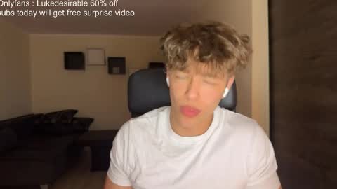 Snapshot of lukedesirable chatting on 23, 4, 2026 lukedesirable online show from 23, 4, 2026