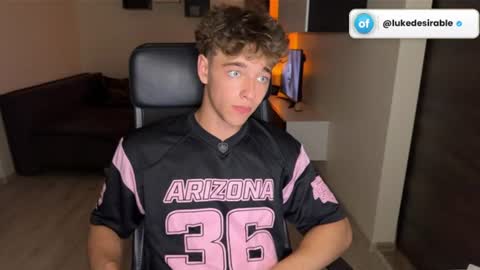 Snapshot of lukedesirable chatting on 4, 8, 2026 lukedesirable online show from 4, 8, 2026