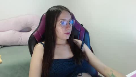 Vicky online show from 5, 12, 2024