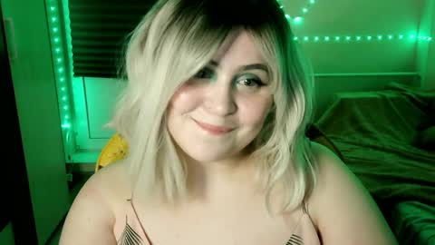 Snapshot of lulovia chatting on 1, 4, 2026 lulovia online show from 1, 4, 2026