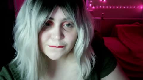 Snapshot of lulovia chatting on 11, 4, 2026 lulovia online show from 11, 4, 2026