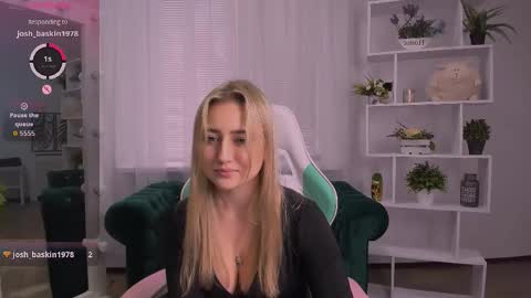 Snapshot of lulu___moon chatting on 13, 11, 2025 Lily online show from 13, 11, 2025