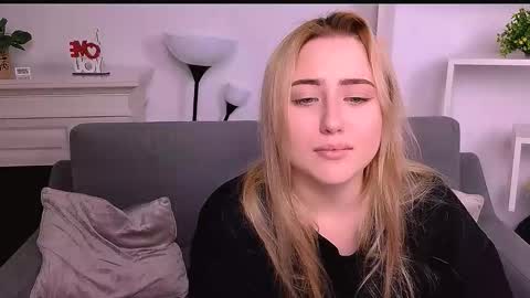 Snapshot of lulu___moon chatting on 3, 3, 2026 Lily online show from 3, 3, 2026