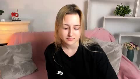 Snapshot of lulu___moon chatting on 20, 3, 2026 Lily online show from 20, 3, 2026
