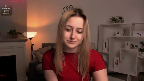 Snapshot of lulu___moon chatting on 4, 4, 2026 Lily online show from 4, 4, 2026