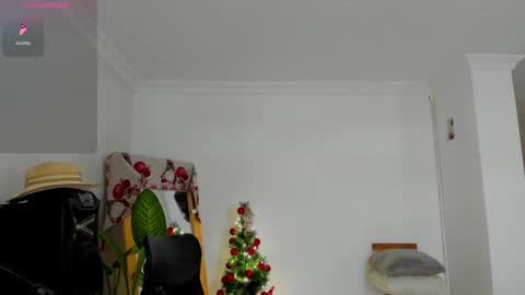 Snapshot of lulu_lopez chatting on 15, 12, 2024 Lau  online show from 15, 12, 2024