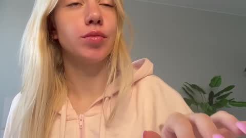 Snapshot of lumineess chatting on 5, 6, 2026 Catherine online show from 5, 6, 2026