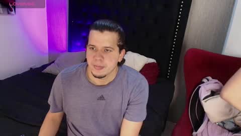 Luna And Titan  online show from 24, 11, 2025