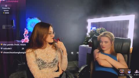 luna_berryy online show from 25, 1, 2025