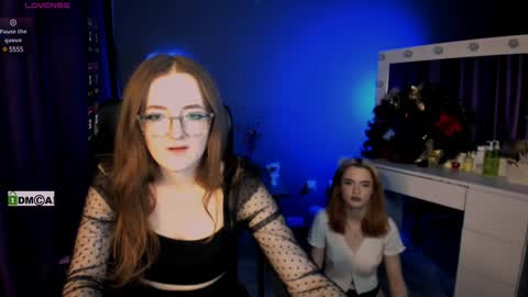 luna_berryy online show from 8, 2, 2025