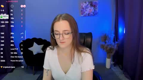 luna_berryy online show from 22, 2, 2025