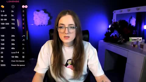 luna_berryy online show from 24, 2, 2025