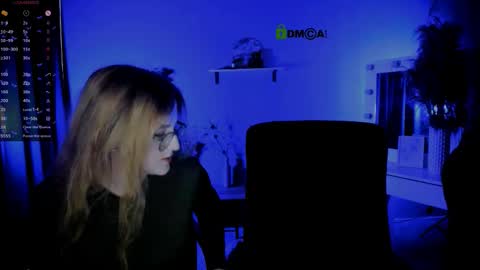 luna_berryy online show from 14, 9, 2025