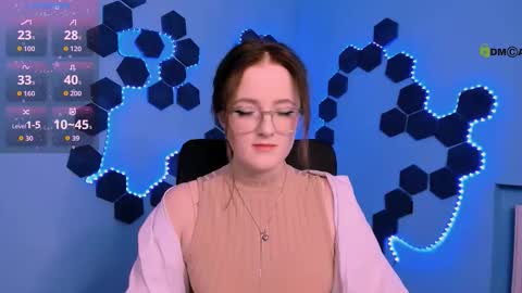 luna_berryy online show from 17, 12, 2025