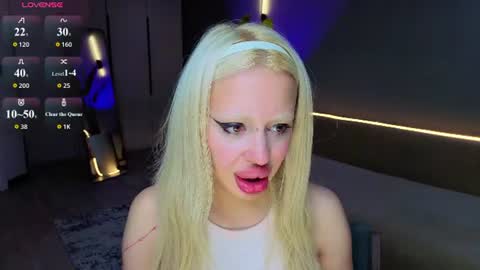 Snapshot of luna_beverly chatting on 12, 7, 2026 luna_beverly online show from 12, 7, 2026