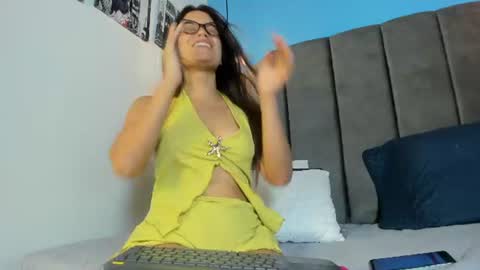 Snapshot of luna_honey9 chatting on 25, 6, 2026 luna_honey9 online show from 25, 6, 2026
