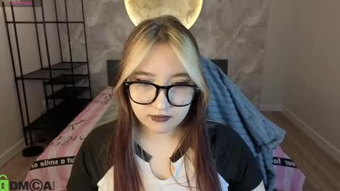 Snapshot of luna_host chatting on 3, 4, 2026 Luna Host online show from 3, 4, 2026